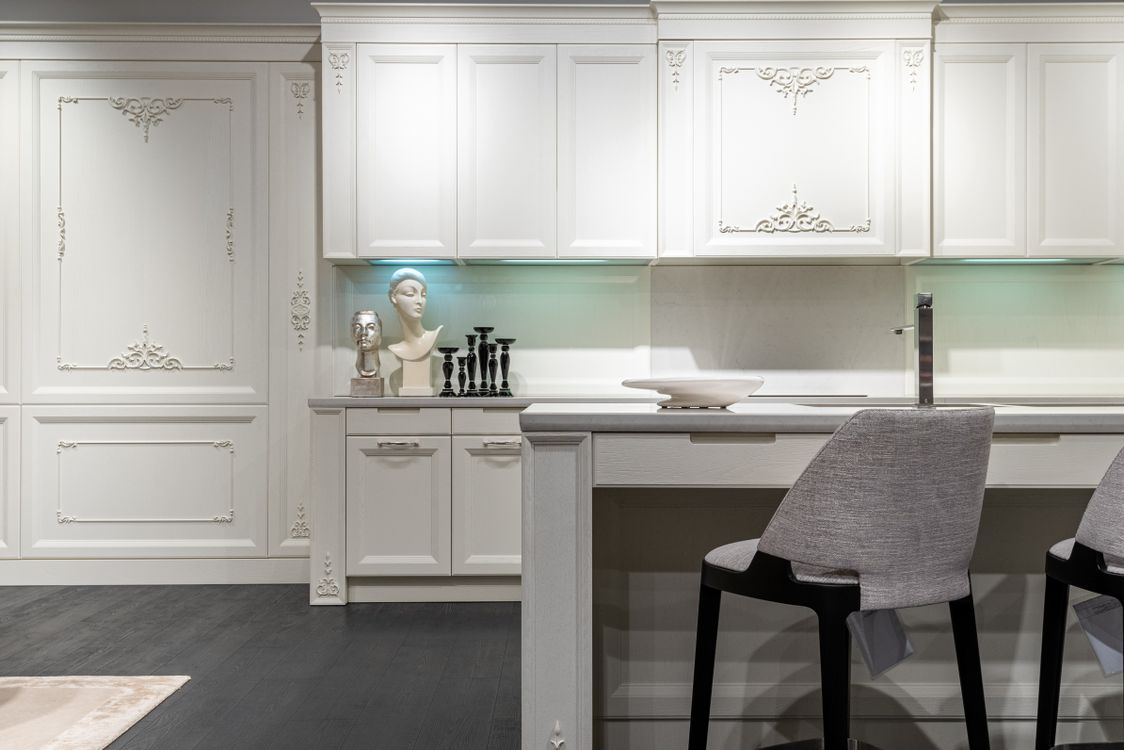 White painted modern kitchen cabinets